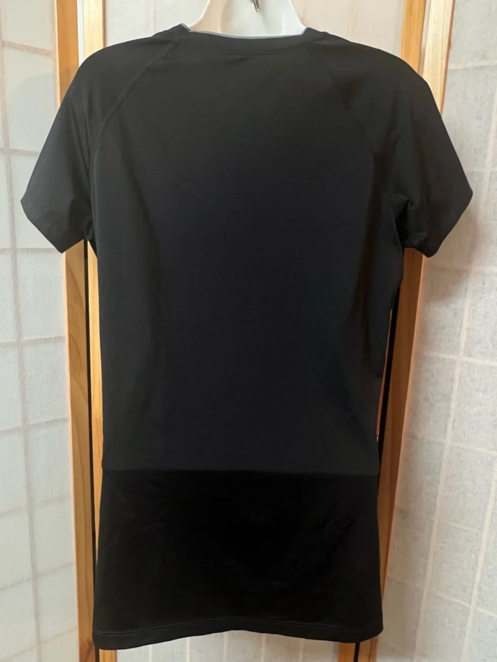 NIKE PRO Dri-Fit Black Short Sleeve V-Neck Athletic‎ Top Women’s Size Large Gym